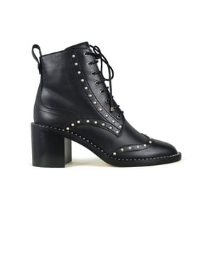 Botas Hannah Jimmy Choo en piel negra con cordones.Acabados de apliques y perlas de oro.Suela de cuero.Altura del tacón 6,5 cm.Made in Italy.
