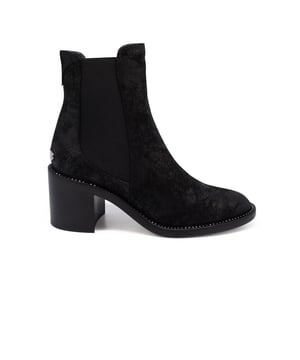 Botines Merril Jimmy Choo en ante negro iridiscente.Strass incrustado en la suela.Elástico en el tobillo. Suela de cuero. Altura del tacón 6,5 cm. Made in Italy.