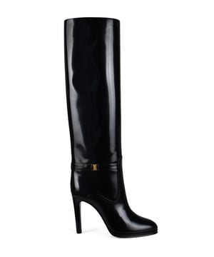 Botas Saint Laurent  Diane  de piel negra brillante.Correa de tobillo con hebilla de cassandra dorada.Punta de almendra.Altura del tacón: 11 cm.100% cuero.Made in Italy.