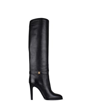 Saint Laurent Stiefel Modell  Diane  aus schwarzem, genarbtem Leder.Knöchelriemen mit goldener Cassandra-Schnalle.Zehenkappe in Mandelform.Höhe des Absatzes: 11 cm.100% Leder.Made in Italy.