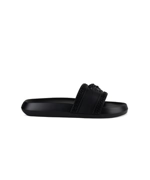 Chanclas Versace Medusa de goma negra.Banda negra con detalle de Medusa en relieve.Suela plana de goma con logotipo trasero.Made in Italy.