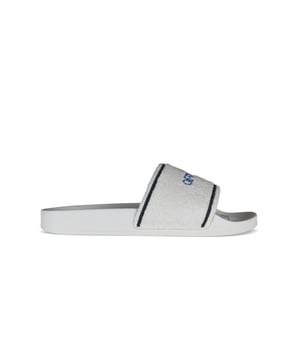 Chanclas blancas de Off-White.Hecho de material de toallaLogotipo azul impreso en la lengüeta.Dos rayas negras en la parte delantera. Suela de goma blanca.Made in Italy.