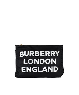 Burberry clutch bag van zwart nylon.Logo gedrukt in wit  Burberry London England .Ritssluiting.Afmetingen: breedte 30 x hoogte 20 (cm).Gemaakt in Italië.