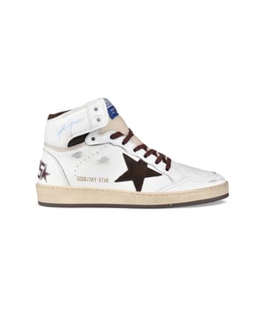 Sky Star sneakers van wit leer.Handtekening bruine suède ster op de zichtbare kant.Beige tong met logopatch.Bruine veters.Bruine letters op de hiel.Blauwe logoprint op de zichtbare kant.Gouden logoprint op de zichtbare kant.Versleten effect.Rubberen zool.Gemaakt in Italië.