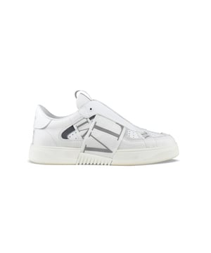 Sneakers Valentino VL7N en piel blanca.Siete cintas con logotipo VLTN en plata y blanco sin cordones.Contrafuerte de piel blanca con logotipo Valentino.Lengüeta con logotipo Valentino.Suela de goma.100% piel de becerro.Made in Italy.