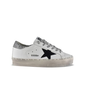 Golden Goose Deluxe Brand Hi Star Sneakers aus weißem Leder.Schwarzer Signaturstern auf der sichtbaren Seite.Silbernes Logo auf der sichtbaren Seite.Fersenkappe aus silbernen Pailletten.Schwarzer Logo-Patch auf der Zunge.Verschluss mit Schnürsenkeln.Sohle mit Logodetails und Gummiplattform.Made in Italy.