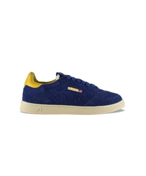 Sneakers bajas Medalist Autry en ante azul.Efecto pelo.Parche con logotipo en el exterior. Contrafuerte de cuero amarillo con logotipo en relieve.Lengüeta con parche del logotipo.Suela de goma con efecto amarilleado.  Cierre de cordones azul. Puntera redonda perforada.