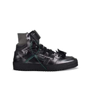 Off-Court  3.0 Zapatillas altas Off-White de piel negra.Efecto metálico.Logotipo blanco en el exterior. Flechas negras bordadas en el interior.Suela de goma negra.Etiquetas negras con el logotipo.Cordones negros.Correa antirrobo negra.Made in Italy.