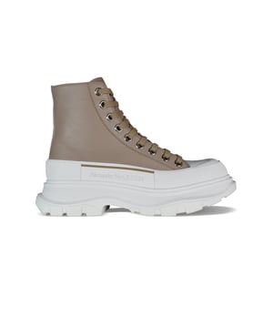 Sneakers altas Alexander McQueen Tread Slick.Cuero beige.Puntera redonda con inserción de goma.Logotipo en el talón y la lengüeta.Cierre de cordones planos en color beige.Suela de goma blanca sobredimensionada con la firma.Made in Italy.