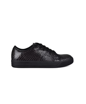 Zapatillas bajas Lanvin DBB1.Color negro antracita en pitón.Cierre de cordón negro. Suela de goma negra.Contador negro.