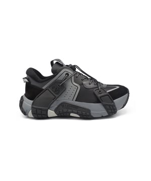 Valentino Wod Sneakers aus Wildleder und schwarz/grau Stoff.Zunge mit Logo-Tag.Schnür- und Kordelzugverschluss.Graue und schwarze Gummisohle.Made in Italy.