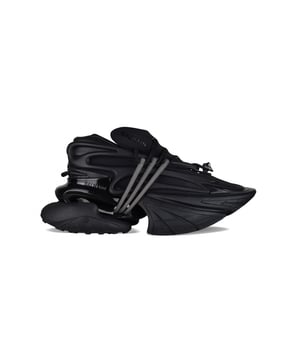 Balmain Unicorn Sneakers aus schwarzem Leder und Neopren.Fersenkappe mit schwarzem Logo.Löwenkopf-Druckknopf auf der Oberseite.Geprägtes Logo aus schwarzem Metall auf der Zunge.Geprägtes Logo auf der sichtbaren Seite.Dicke schwarze Plateausohle.Schwarze Schnürsenkel.