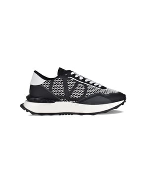 Sneakers Valentino Garavani Netrunner.De tejido y piel en blanco y negro.Logotipo de la  V  en piel.Suela de goma con detalle de tachuelas de goma en la parte trasera.Contrafuerte de piel blanca.Made in Italy.