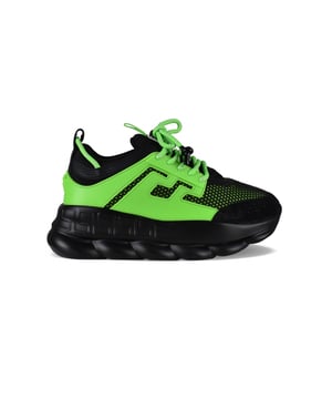 Sneakers Versace Chain Reaction en piel negra y verde neón.Parte superior de malla, ante y piel.Letras  Love  en braille.Suela gruesa de goma negra con efecto de cadena.Motivo de Medusa en el talón.Cierre con cordones.Puntera redondeada.Made in Italy.