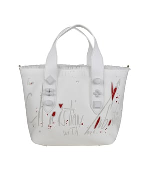 Bolso tote pequeño Christian Louboutin Frangibus en tejido blanco.Dos asas de cuero blanco decoradas con 3 tachuelas blancas.Borde superior resaltado por flecos.  Efecto de manchas de pintura roja en la parte delantera. Escrito:  De Christian Louboutin con amor .Pequeño bolsillo interior de piel.Bandolera blanca extraíble.Dimensiones: 22 cm x 27 cm x 14 cm.