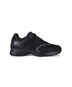 Zapatillas Fendi Faster en nobuk negro.Detalles en piel.Tejido técnico tono sobre tono.Motivo FF en relieve en los laterales.Suela ondulada con FF en la puntera.Detalles de tejido FF gris y negro en la lengüeta.Made in Italy.