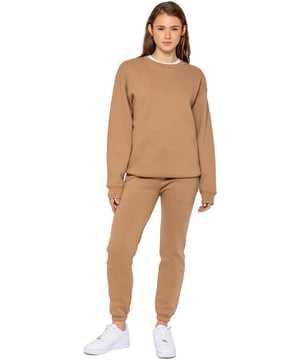 Sudadera extragrande y joggers de corte relajado para mujer Enzo. Confeccionado en tela pura para brindar suavidad y comodidad. Los pantalones deportivos cuentan con 2 bolsillos laterales. Forro interior de forro polar cepillado. Diseño de pierna con puños. Cintura elástica con cordones. Ideal para usar en ropa casual y de trabajo.