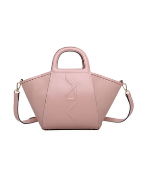 Bolso bandolera para mujer. El cierre es con cremallera. Los bolsillos internos son dos con cremallera y dos abiertos. Los bolsillos externos están ausentes. La bandolera es ajustable y extraíble en piel. El mango es de cuero. Hay un compartimento interno. El material externo es 100%PU. Internamente es 100% Poliéster. Medidas: 17x31x13 cm. Producto de moda
