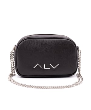 Bolso bandolera para mujer. El cierre es con cremallera. Los bolsillos internos son dos con cremallera y dos abiertos. Los bolsillos externos están ausentes. La bandolera es de cadena. Falta el mango. Hay un compartimento interno. El material exterior es 100% Piel Auténtica. Internamente es 100% Poliéster. Medidas: 24x16x8 cm. Producto de moda