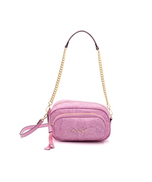 Bolso bandolera para mujer. El cierre es con cremallera. Los bolsillos internos son dos con cremallera y dos abiertos. Los bolsillos externos son uno frontal con cremallera. La bandolera es extraíble en cadena. Falta el mango. Hay un compartimento interno. El material externo es 100%PU. Internamente es 100% Poliéster. Medidas: 25x12x16 cm. Producto de moda
