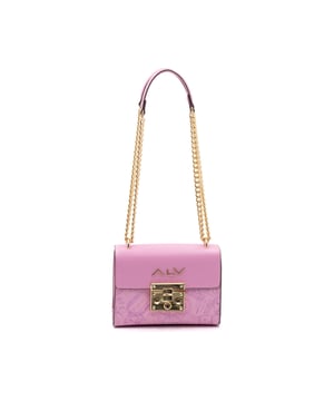 Bolso bandolera para mujer. El cierre es a presión y botón. Los bolsillos internos son dos con cremallera y dos abiertos. Los bolsillos externos están ausentes. La bandolera es de cadena. Falta el mango. Hay un compartimento interno. El material externo es 100%PU. Internamente es 100% Poliéster. Medidas: 21x9x16 cm. Producto de moda