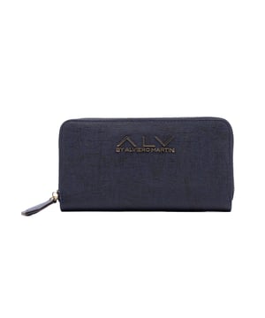 Cartera de mujer. El cierre es con cremallera. Los bolsillos internos son dos con cremallera y dos abiertos. Los bolsillos externos están ausentes. Falta la correa para el hombro. Falta el mango. Los compartimentos internos están ausentes. El material externo es 100%PU. Internamente es 100% Poliéster. Medidas: 19x2x10 cm. Producto de moda