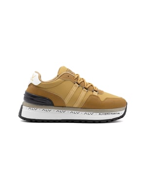 Damen-Sneaker ohne Verschluss. fehlende Innentaschen. fehlende Außentaschen. fehlender Schultergurt. fehlender Griff. fehlende Innenfächer.  Außenmaterial: Innenmaterial: 100 % Polyester. Maße: 37 cm. Modeprodukt