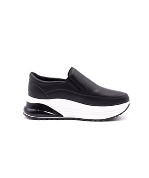 Zapatillas de mujer. El cierre es con cordones. Faltan bolsillos internos. Los bolsillos externos están ausentes. Falta la correa para el hombro. Falta el mango. Los compartimentos internos están ausentes. El material exterior es 100% Poliéster. Internamente es 100% Poliéster. Medidas: 36 cm. Producto de moda