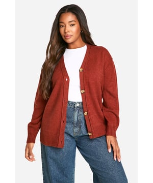 Oversized boyfriend-style cardigan for a relaxed, effortless look
        Distinctive seam detailing adds visual interest
        Chunky knit texture for warmth and comfort
        Large, statement buttons for easy fastening
        Versatile design suitable for various casual occasions
    
    Embrace laid-back chic with this plus-size oversized boyfriend cardigan from Boohoo. The soft, chunky knit fabric ensures comfort while the relaxed silhouette offers a trendy, effortless vibe. Perfect for those casual days when you want to look stylish without trying too hard. Layer it over a simple white tee and pair with wide-leg jeans for a contemporary look that's both comfortable and fashion-forward. The distinctive seam detailing and statement buttons add subtle interest to this versatile piece. Ideal for family gatherings, weekend brunches, or casual outings with friends. Style it with trainers for a relaxed daytime look or dress it up with ankle boots for an evening out. This cardigan is a must-have addition to your autumn and winter wardrobe, offering endless styling possibilities for the fashion-savvy Boohoo girl.