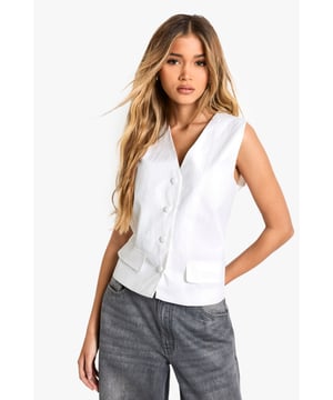 Sleek nylon vest with button-front closure
        V-neckline for a flattering silhouette
        Versatile sleeveless design
        Practical patch pockets at the waist
        Cropped length for a contemporary look
    
    Embrace effortless style with this chic nylon vest from Boohoo. Perfect for the fashion-forward woman who values both trend and versatility, this piece can easily transition from day to night. Layer it over a crisp white shirt and pair with wide-leg trousers for a polished office ensemble, or throw it on over a simple tee with your favourite jeans for a casual weekend look. The button-front closure and v-neckline add a touch of sophistication, while the cropped length keeps it current. Ideal for family gatherings or casual outings with friends, this vest is a wardrobe staple that can be dressed up or down with ease. Its lightweight nylon fabric makes it a practical choice for layering throughout the seasons, ensuring you stay on-trend whatever the weather.