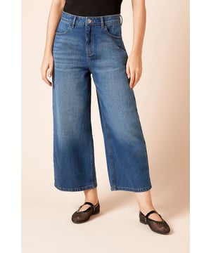 Trendy culotte-style jeans for a modern silhouette
        High-waisted design for a flattering fit
        Wide-leg cut for comfort and style
        Classic five-pocket styling
        Cropped length perfect for showcasing footwear
    
    Embrace effortless chic with these denim culotte jeans from Dorothy Perkins. The high-waisted design and wide-leg cut create a fashionable silhouette that's both comfortable and on-trend. Perfect for the woman who loves to stay current without compromising on comfort, these jeans are ideal for a variety of casual occasions. Style them with a tucked-in blouse and blazer for a smart-casual brunch with friends, or pair with a cosy jumper for a relaxed family gathering. The cropped length is perfect for showing off your favourite flats or trainers, making these jeans a versatile addition to your wardrobe. Easy to dress up or down, they're sure to become a go-to piece for your everyday style, offering that perfect balance of fashion-forward design and practical comfort that Dorothy Perkins is known for.