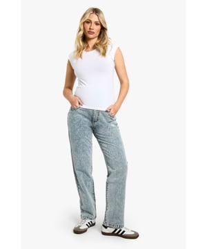 Relaxed fit mom jeans for ultimate comfort during pregnancy
        High-waisted design with stretchy waistband to accommodate growing bump
        Classic five-pocket styling for practicality
        Versatile light wash denim for easy pairing
        Straight leg silhouette for a timeless look
    
    Embrace your changing shape in style with these essential mom jeans from Boohoo's maternity collection. Designed to grow with you, these jeans offer a relaxed fit that's both comfortable and on-trend. The high-waisted cut and stretchy waistband provide ample support for your bump, while the straight leg silhouette ensures a flattering look throughout your pregnancy and beyond. Style these versatile jeans with a fitted white tee and trainers for a casual daytime ensemble, or dress them up with a floaty blouse and ankle boots for an effortless desk-to-dinner look. The light wash denim pairs beautifully with both neutral tones and bold colours, making these jeans a wardrobe staple that you'll reach for time and time again. Perfect for the fashion-forward mum-to-be who doesn't want to compromise on style or comfort.
