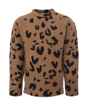 100% WO. Leopard print walks the line between sophisticated and tacky, but Jil Sander makes it seriously refined with this knit. The blue base is off-set with minimal black leopard print, which is taken one step further thanks to the woolâ€™s fuzzy texture. 100% Wool, Ribbed Crewneck, Made in Italy.