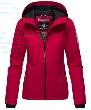 Marikoo Damen Übergangsjacke – Leichte, windabweisende Jacke mit Kapuze & hohem Kragen
Die Marikoo Übergangsjacke B862 kombiniert stilvolles Design mit Funktion – ideal für Frühjahr & Herbst. Das leichte Futter, der hoch schließende Kragen mit Kinnschutz und die Kapuze bieten Schutz vor Wind. Liebevolle Details und taillierter Schnitt sorgen für eine feminine Silhouette.

✔ Windabweisend & leicht gefüttert
✔ Kapuze & hoher Kragen mit Kinnschutz
✔ Zwei Reißverschlusstaschen & Innentasche
✔ Rippbündchen & Kunstleder-Zipper

Material:
Obermaterial: 100% Polyester
Futter & Wattierung: 100% Polyester
