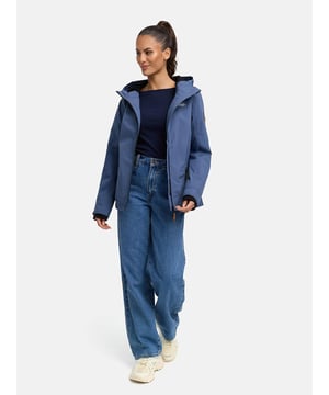 Marikoo dames tussenjas – Lichtgewicht, windafstotend met capuchon
De Marikoo B862 damesjas combineert stijl met comfort – perfect voor de lente en herfst. De lichte voering, hoge kraag met kinbescherming en vaste capuchon bieden bescherming tegen de wind. De getailleerde pasvorm zorgt voor een vrouwelijk silhouet.

✔ Windafstotend en licht
✔ Capuchon & hoge kraag met kinbescherming
✔ Zijzakken met rits & binnenzak
✔ Geribde manchetten & kunstlederen details

Materiaal:
Buitenstof: 100% polyester
Voering & vulling: 100% polyester
