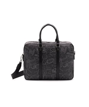 Bolso de trabajo para mujer. El cierre es con cremallera. Los bolsillos internos son dos con cremallera y dos abiertos. Los bolsillos externos están ausentes. La bandolera es ajustable y extraíble en tejido. El mango es de cuero. Hay un compartimento interno. El material externo es 100%PU. Internamente es 100% Poliéster. Medidas: 36x8x28 cm. Producto de moda