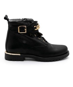 Especificaciones: Botas militares fabricadas en piel suave. Cierre con cordones y cremallera lateral que facilita el calce, hebilla al tobillo con inserción de cadena dorada. Interior de piel, refuerzo en el talón, plantilla anatómica y transpirable. Corte: Piel Cordones: Cordón y cremallera lateral Tipo de suela: Suela de goma con tacón de 2 cm
