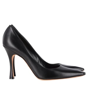 VINTAGE, RRP AS NEW
Exude timeless sophistication with the Christian Dior Square-Toe Pumps in Black Leather, a refined addition to any wardrobe. The sleek square toe and polished black leather create a modern yet classic silhouette, perfect for both professional and evening occasions. Pair these versatile pumps with a tailored suit for an office-ready look, or style them with a midi dress for an effortlessly chic evening outfit. Add minimalistic gold jewelry to complete the ensemble and let the shoes take center stage in your outfit.

 Christian Dior Square-Toe Pumps in Black Leather

Condition: Excellent
Signs of wear: No visible sign of wear. No Mark at insole.,  Very light mark at soles.
Packaging: Dust bag
Color: Black
Material: Leather | leather
Size: EU | 39.5
Measurements: Heel height: 95; Insole length: 280
SKU: NAPPUGBSH462746W