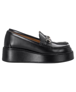 VINTAGE, RRP AS NEW
The Gucci Horsebit Wedge Loafers in Black Leather combine the iconic Horsebit detail with a sleek, modern wedge design for a sophisticated yet comfortable shoe. Crafted from high-quality black leather, they offer both durability and timeless elegance, making them a versatile addition to any wardrobe. Pair them with tailored trousers or a midi skirt to create a polished, office-ready look. For a more casual vibe, style them with cropped jeans and a crisp button-down shirt for a chic, everyday ensemble.

 Gucci Horsebit Wedge Loafers in Black Leather

Condition: Very good
Signs of wear: Include Box., No visible sign of wear. No Mark at insole., Lightly used but very well maintained. Minor mark at soles & creasing, light scuffing at the soles and heels.
Packaging: None
Color: Black
Material: Leather | leather
Size: IT | 36
Measurements: Heel height: 5; Insole length: 220
SKU: NAPPUITSH462835W