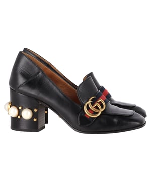VINTAGE, RRP AS NEW
The Gucci GG Marmont Faux Pearl Detail Heeled Loafers in Black Leather combine classic elegance with a touch of modern sophistication, featuring the iconic GG logo and striking faux pearl embellishments. Crafted from premium black leather, these loafers offer a luxurious feel and a comfortable, structured fit. The small heel adds a subtle lift while maintaining all-day wearability, making them perfect for both work and casual outings. Pair them with tailored trousers and a sleek blouse for a polished, chic look that effortlessly blends style and comfort.
 
Gucci GG Marmont Faux Pearl Detail Heeled Loafers in Black Leather

Condition: Good
Signs of wear: Moderate signs of wear
Packaging: Box, Dust bag
Color: Black
Material: Leather | leather
Size: IT | 37
Measurements: Heel height: 70; Insole length: 245
SKU: NAPPUGBSH463771W
