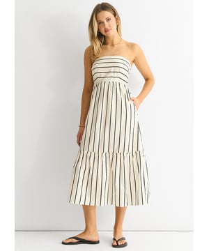 Verhoog je gelegenheidskleding met onze Stripe Cotton Bardot Smock Midi Dress. Het gestreepte ontwerp voegt een vleugje chic toe, terwijl de bardot halslijn en het smock silhouet zorgen voor een flatterende pasvorm. Gemaakt van hoogwaardig katoen is deze jurk zowel stijlvol als comfortabel. Perfect voor je volgende speciale evenement.