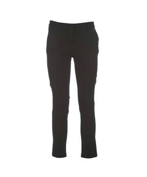 Color: Negro Negro Cintura: Mediana Detalles: Cuatro bolsillos Cierre: Botón y cremallera Longitud: Regular Ajuste: Relajado Ocasión: Casual
