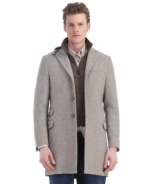 Ramsey-Anzüge sind ein Muss für moderne Männer und vereinen Stil und Selbstbewusstsein für Alltag und Beruf. Gefertigt aus hochwertigen Stoffen