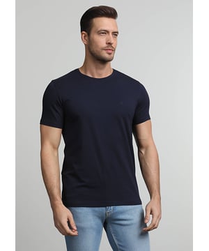 Ramsey-Anzüge sind ein Muss für moderne Männer und vereinen Stil und Selbstbewusstsein für Alltag und Beruf. Gefertigt aus hochwertigen Stoffen