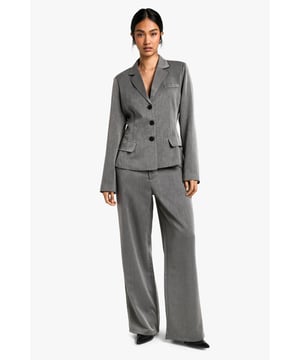 Straight-leg design for a classic silhouette
        High-waisted fit for a flattering shape
        Woven crepe fabric offers a polished look
        Front pockets for added functionality
        Versatile style suitable for various occasions
    
    Make a bold statement with these sophisticated straight-leg trousers from Boohoo. Perfect for the fashion-forward woman who values both style and comfort, these trousers are a versatile addition to any wardrobe. The high-waisted design creates a sleek silhouette, while the straight-leg cut offers a timeless appeal. For a night out on the town, pair these trousers with a fitted blazer and strappy heels to create a chic ensemble that's sure to turn heads. Alternatively, dress them down for a casual meet-up with friends by teaming them with a cropped top and trainers. The woven crepe fabric ensures these trousers maintain their shape throughout the night, allowing you to dance and socialise with confidence. Whether you're heading to a trendy bar or a swanky club, these trousers will keep you looking stylish and feeling comfortable from dusk till dawn.