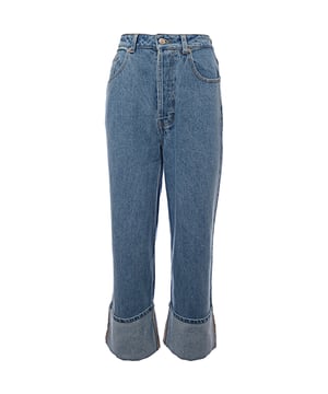 Main: 100% CottonStep up your denim game with the Signature 8 turn up hem wide leg jeans in a classic mid wash. Made from 100% cotton, these jeans offer a comfortable and breathable fit, perfect for all-day wear. The wide leg design provides a relaxed and stylish silhouette, while the turn up hem adds a trendy touch. The mid wash finish gives these jeans a timeless look that pairs effortlessly with any top. Whether you?re dressing up or keeping it casual, these jeans are a versatile addition to your wardrobe.