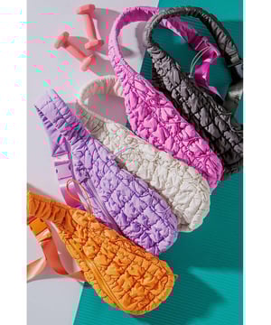 Bolso elegante y funcional para mujeres  
Tejido acolchado con apariencia de malvavisco para un atractivo visual  
Cierre con cremallera y detalle de cordón chic  
Disponible en una variedad de colores  
Perfecto para el uso diario o ocasiones especiales  
Diseño unisex  
Consulta la tabla de tallas para medidas precisas  
Material: Nailon