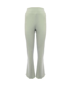 Main: 90% Cotton, Main: 10% Elastane. The Puma Classics ribbed flare trousers in ligth green are a stylish and comfortable choice for anyone looking to add a touch of retro flair to their wardrobe. The ribbed texture adds a unique feel, while the flared design gives a nod to the classic fashion of the past. This particular shade of baby blue is not only trendy but also versatile, pairing well with various tops and shoes for a casual yet chic look. Whether you're out for a walk or meeting friends, these trousers promise to keep you looking fashionable and feeling great!