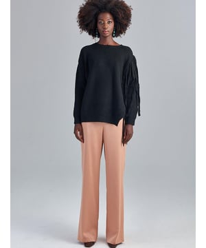 Durch die Kombination der edlen schwarzen Farbe und der luxuriösen Textur des Satinstoffs ist die Satinhose mit weitem Bein und elastischem Bund die erste Wahl für alle, die Eleganz suchen. Diese Hose, die mit ihrem hochwertigen Stoff und den sorgfältig gestalteten Details zu jedem Stil passt, hat vor allem unter der Partykleidung einen festen Platz. Dank seines elastischen Taillenbunds und des weiten Beindesigns bietet es zwar bequemen Tragekomfort, unterstreicht aber durch seine schwarze Farbe auch Eleganz. Diese Hose, die zur Partykollektion gehört, ist ein unverzichtbares Kleidungsstück für alle, die gleichzeitig Eleganz und Komfort suchen. Sie können sofort auf Rivus.com.tr stöbern, um dieses besondere Stück zu entdecken und es Ihrer Garderobe hinzuzufügen. Die Satinhose mit weitem Bein und elastischem Bund kombiniert die Noblesse der schwarzen Farbe mit der luxuriösen Textur und ist die Wahl für alle, die Eleganz suchen. Diese Hose, die mit ihrem hochwertigen Stoff und den sorgfältig gestalteten Details zu jedem Stil passt, hat vor allem unter der Partykleidung einen festen Platz. Dank seines elastischen Taillenbunds und des weiten Beindesigns bietet es zwar bequemen Tragekomfort, unterstreicht aber durch seine schwarze Farbe auch Eleganz.