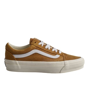 Zapatillas Vans Old Skool 36 Lx Wax Leather

Las Vans Old Skool 36 son unas zapatillas que nunca pasan de moda. Este modelo de skate existe desde los años 70 y representa el estilo de vida californiano. Su diseño sencillo y su legendaria suela vulcanizada las convierten en un clásico único en la historia de las zapatillas.

Detalles:
- Zapato icónico de caña baja con Sidestripe.
- Parte superior de ante.
- Entresuela vulcanizada.
- Suela de goma.
- Cordones planos que eliminan los puntos de presión en el empeine para un ajuste perfecto y mayor comodidad.

Las zapatillas Vans son mucho más que un calzado: representan una actitud, un estilo de vida urbano y rebelde. Ya sea en su clásica silueta Old Skool, en las icónicas Slip-On o en las modernas colaboraciones con artistas y marcas, Vans sigue siendo un símbolo de autenticidad, creatividad y cultura alternativa.
 Composición: Exterior: Ante, Piel; Interior: Textil; Suela: Sintético
 Cuidados:
Limpiar con un cepillo suave y jabón neutro.
Evitar lavar en máquina.
Secar al aire, lejos del sol directo.